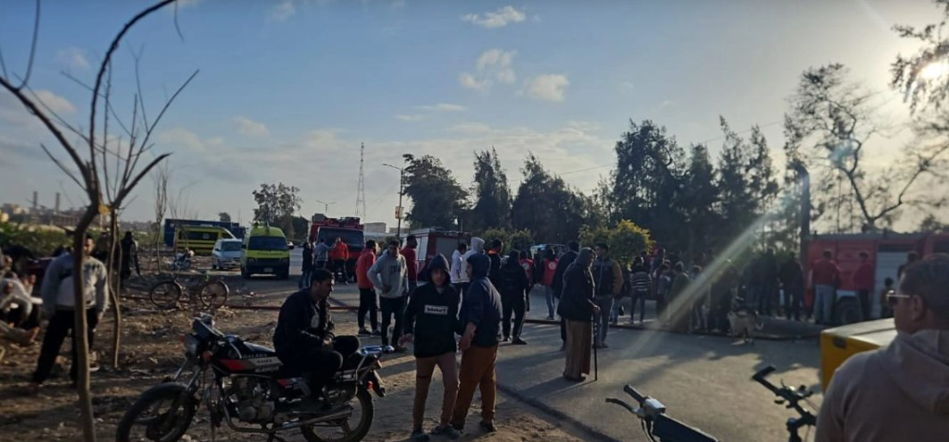 تحديث حريق مصنع عقل بالدقهلية.. 15 حالة اختناق وتحسن أغلب المصابين واستمرار جهود الإطفاء